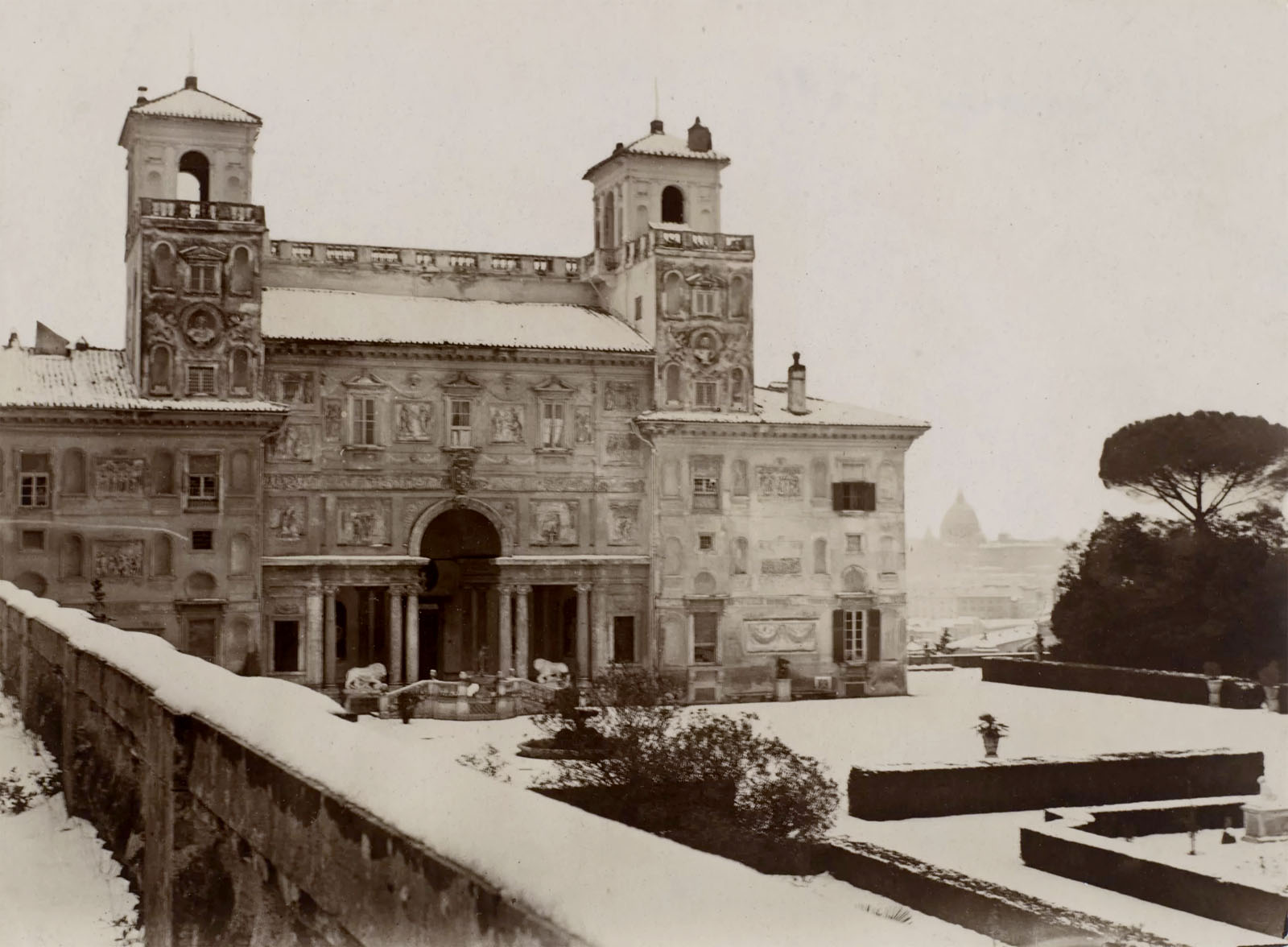 Gabrielle Hébert (French born Germany, 1853-1934) 'La façade du palais sous la neige, 16 janvier 1891' (The palace façade under the snow, January 16, 1891) 1891 Gabrielle Hébert (French born Germany, 1853-1934) 'La façade du palais sous la neige, 16 janvier 1891' (The palace façade under the snow, January 16, 1891) 1891