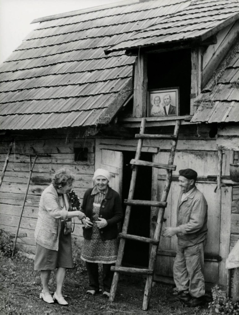 Zofia Rydet with camera and subjects Nd