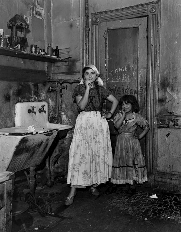 Helen Levitt (American, 1913-2009) 'New York' c. 1939