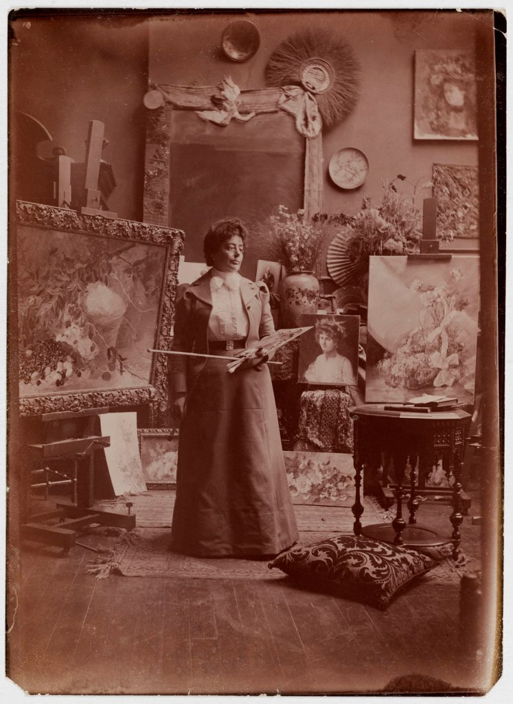 Unknown photographer. 'María Luisa de la Riva in her Paris studio' c. 1900